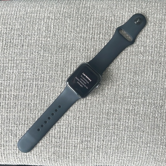 Apple Watch Series 4 - Picture 2 of 12